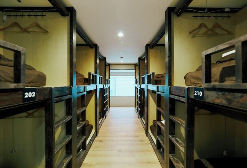 הוסטל Akasaka Guesthouse Hive