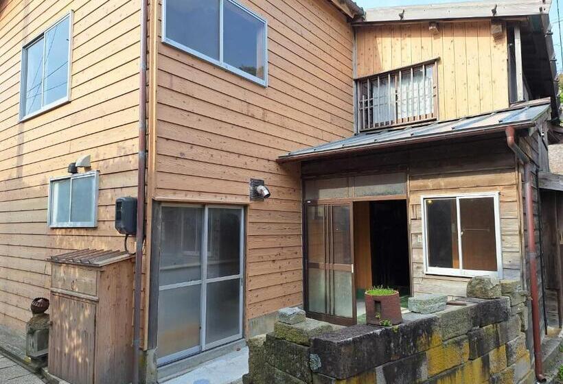 هاستل Gloce Sadoベースキャンプ宿根木