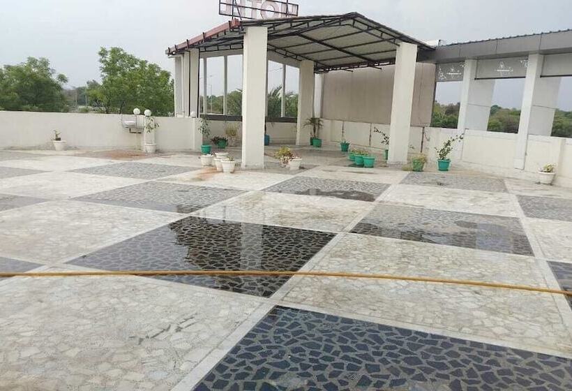 هتل Brij Palace & Restaurant