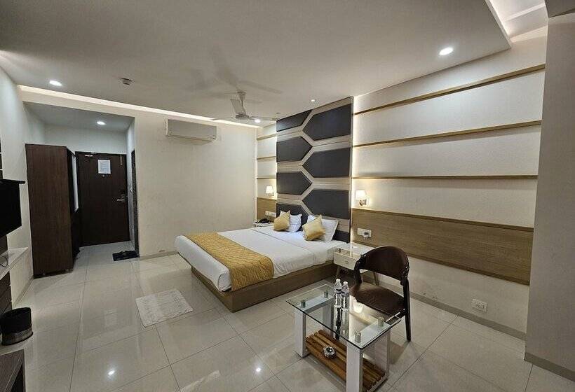 فندق Grand Darshan Vadodara