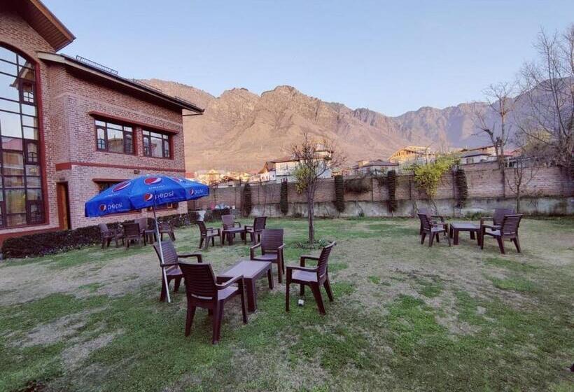 فندق Sheesha Residency , Srinagar