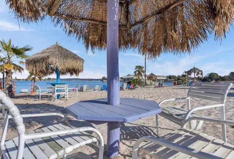 Tropical Hideaway Condo