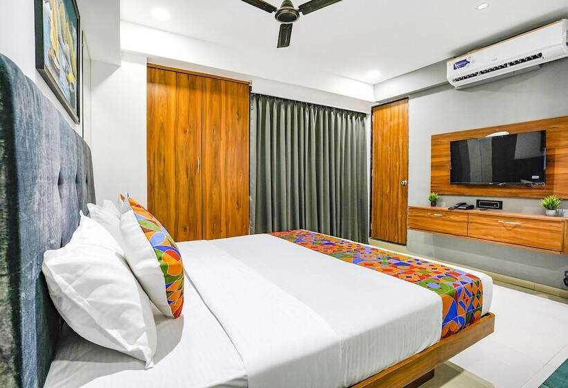 Fabhotel Royal King I