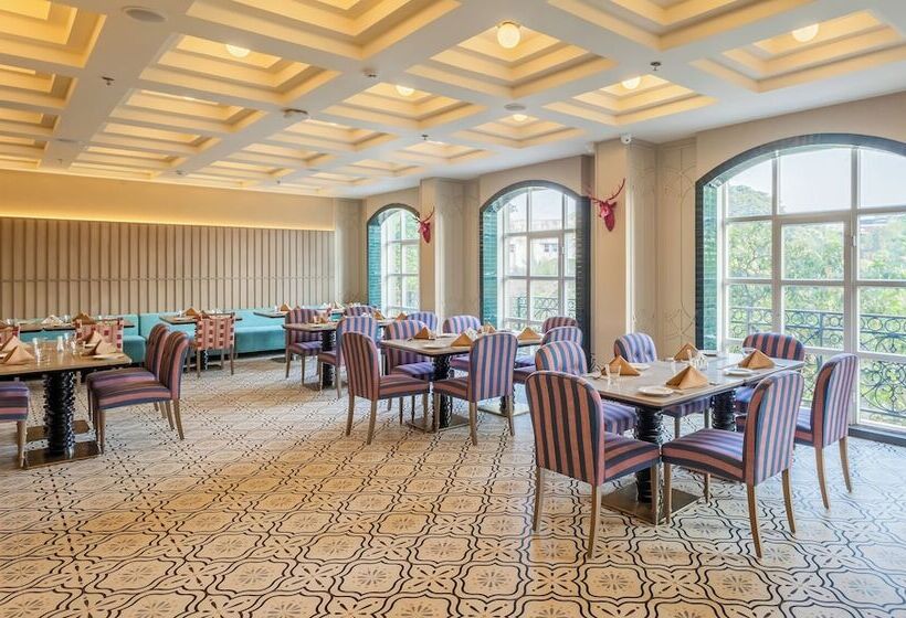 Отель Enrise By Sayaji Lonavala