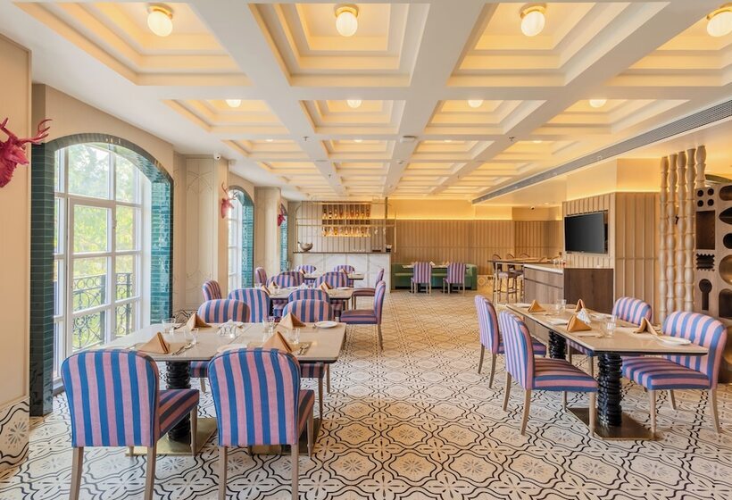 Отель Enrise By Sayaji Lonavala