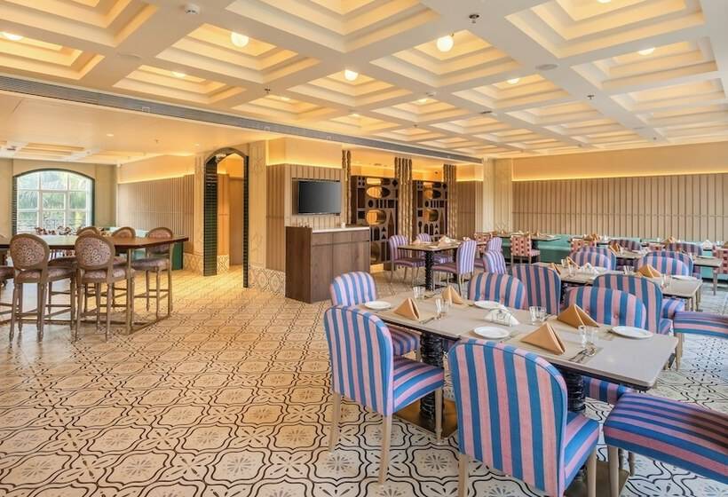 Отель Enrise By Sayaji Lonavala