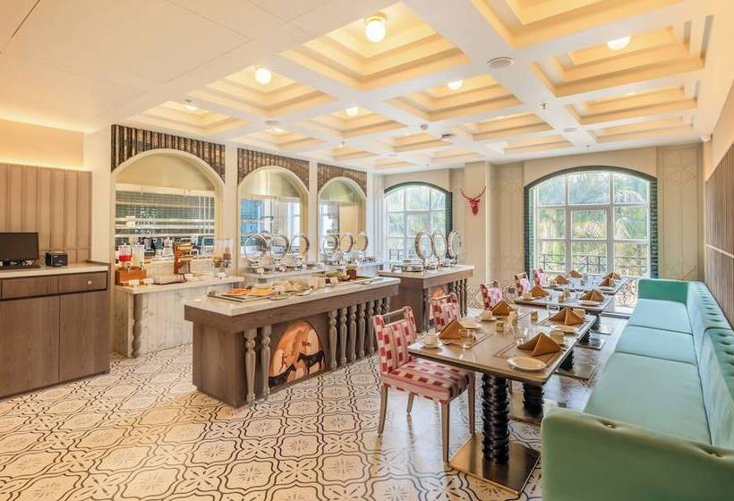 Отель Enrise By Sayaji Lonavala