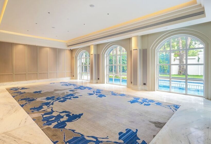 Отель Enrise By Sayaji Lonavala