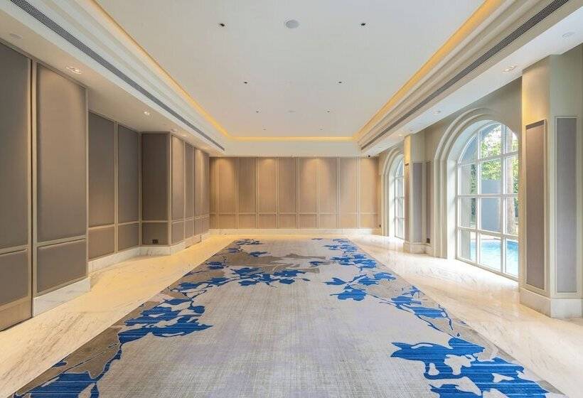 Отель Enrise By Sayaji Lonavala