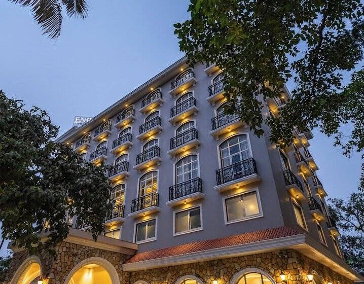 Отель Enrise By Sayaji Lonavala