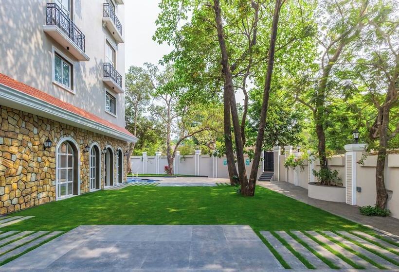 Отель Enrise By Sayaji Lonavala