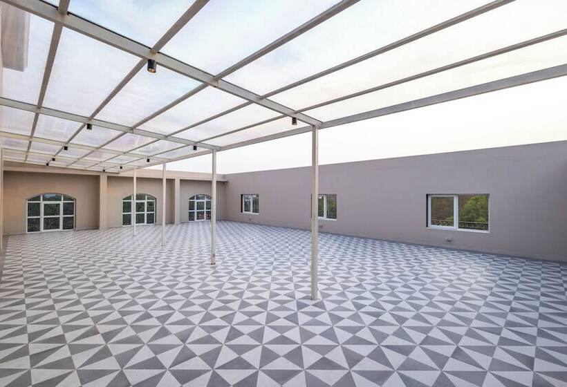 Отель Enrise By Sayaji Lonavala