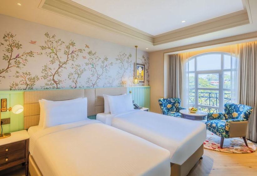 Отель Enrise By Sayaji Lonavala