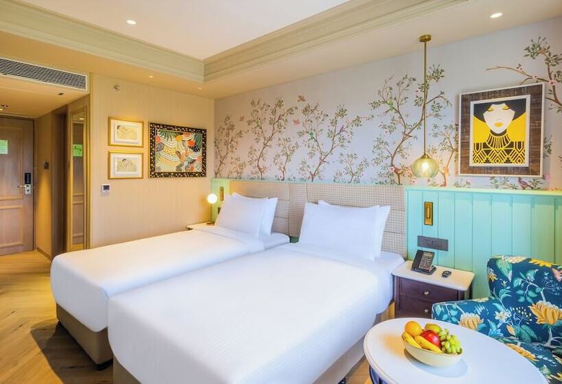 Отель Enrise By Sayaji Lonavala