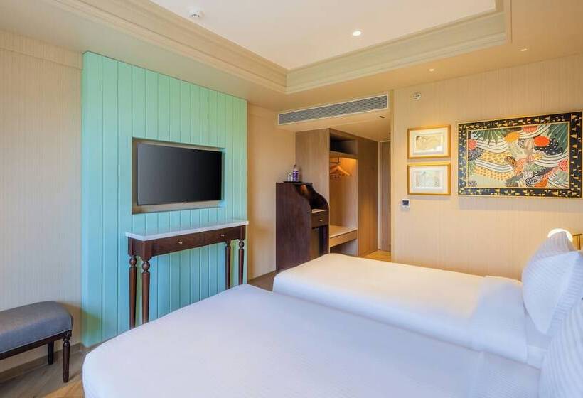 Отель Enrise By Sayaji Lonavala