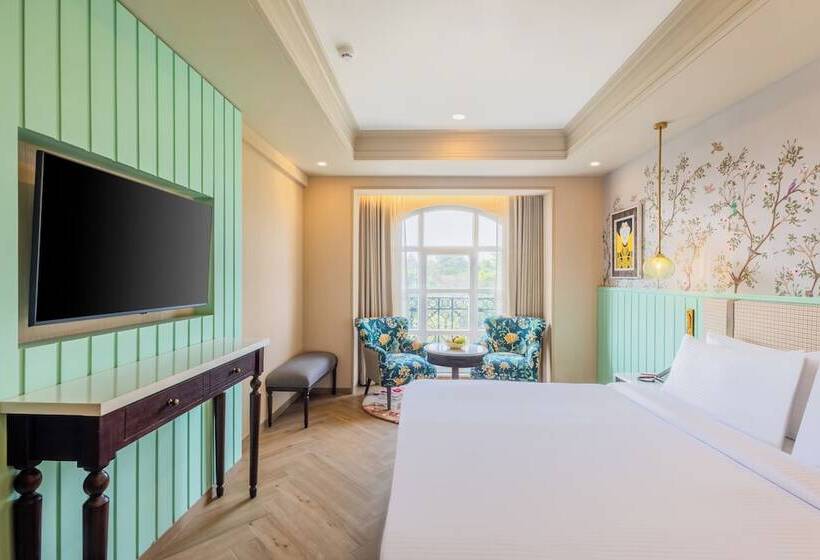 Отель Enrise By Sayaji Lonavala