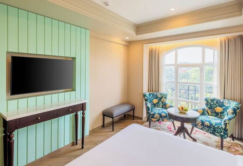 Отель Enrise By Sayaji Lonavala