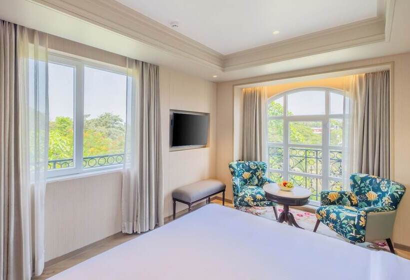 Отель Enrise By Sayaji Lonavala