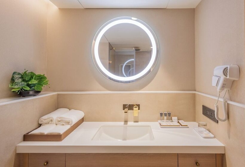 Отель Enrise By Sayaji Lonavala