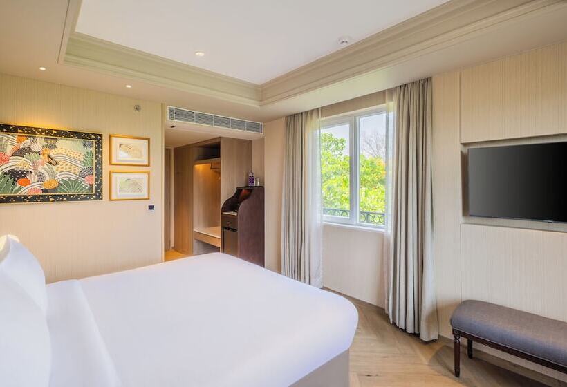 Отель Enrise By Sayaji Lonavala