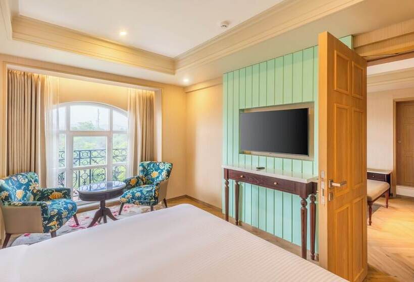 Отель Enrise By Sayaji Lonavala