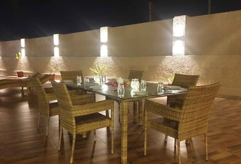 فندق Nightingales Resort