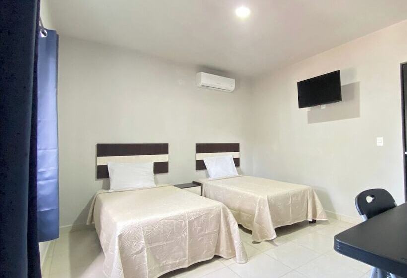 هتل Tampico Express Moralillo