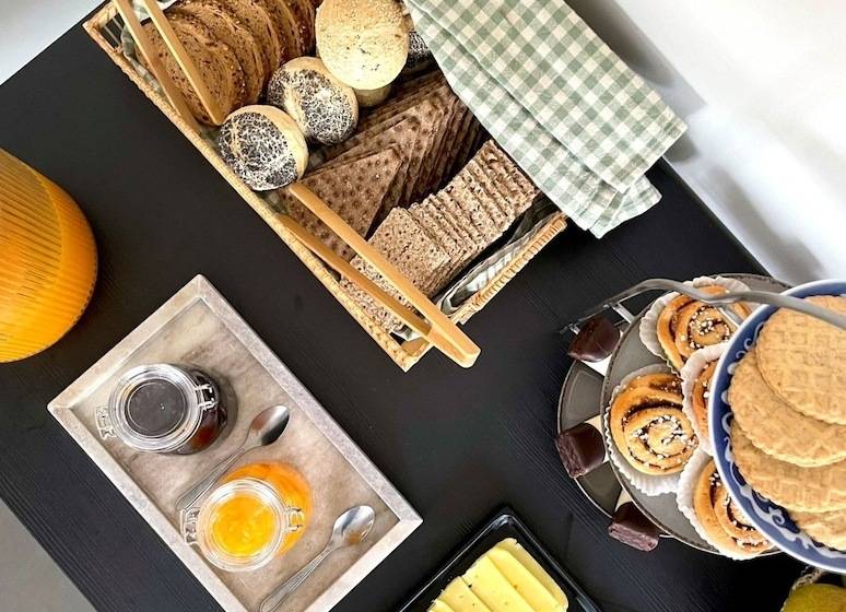 پانسیون Lindarhóll Guesthouse