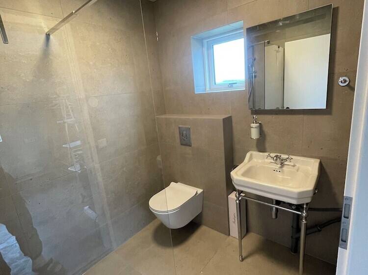 پانسیون Lindarhóll Guesthouse