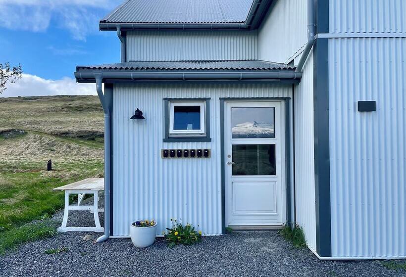 پانسیون Lindarhóll Guesthouse