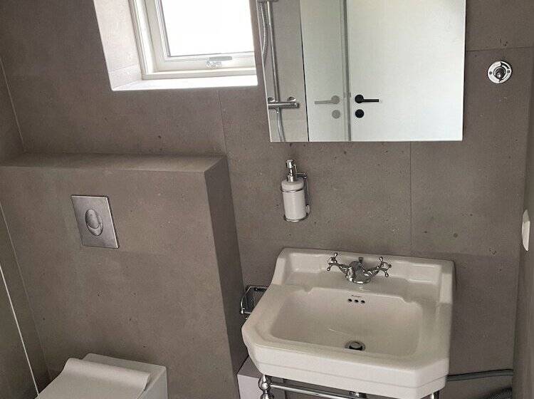 پانسیون Lindarhóll Guesthouse