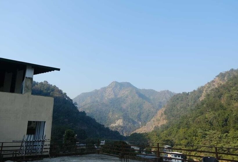 Bed and Breakfast Vardan Hotel  Ayur Stay