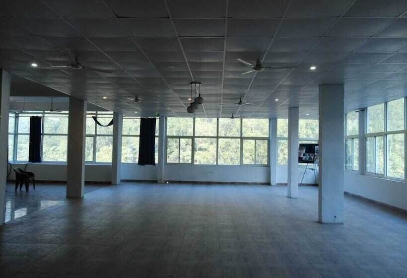 Bed and Breakfast Vardan Hotel  Ayur Stay