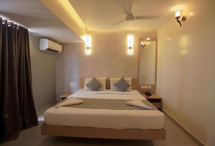 Отель Shoolin Grand