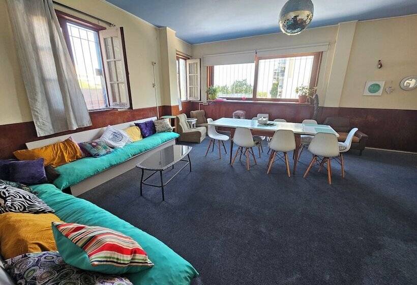 پانسیون Montevideo Hostel
