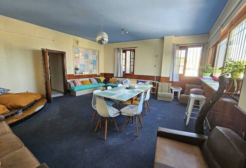 پانسیون Montevideo Hostel