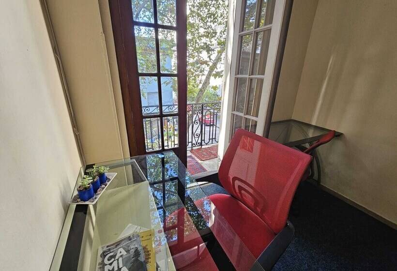 پانسیون Montevideo Hostel