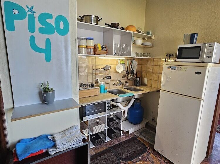 پانسیون Montevideo Hostel