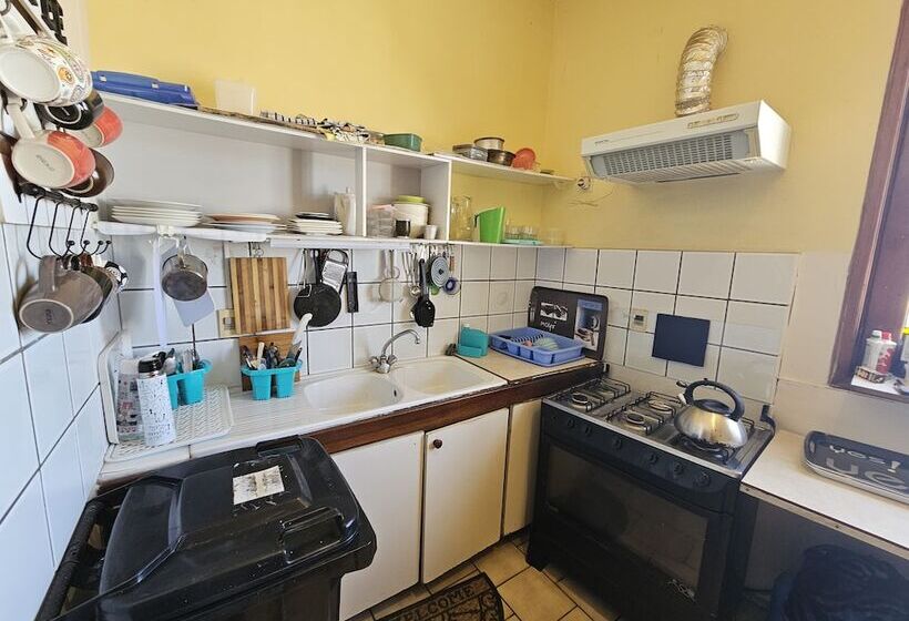 پانسیون Montevideo Hostel