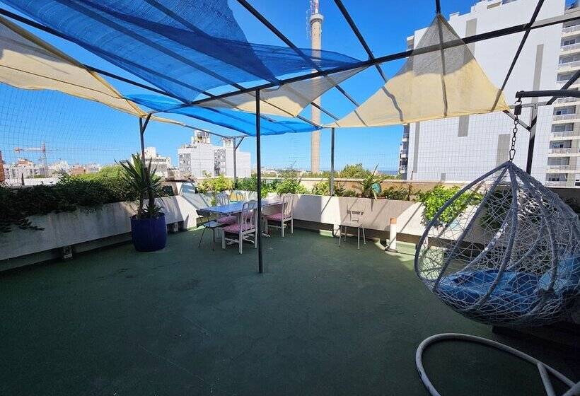 پانسیون Montevideo Hostel