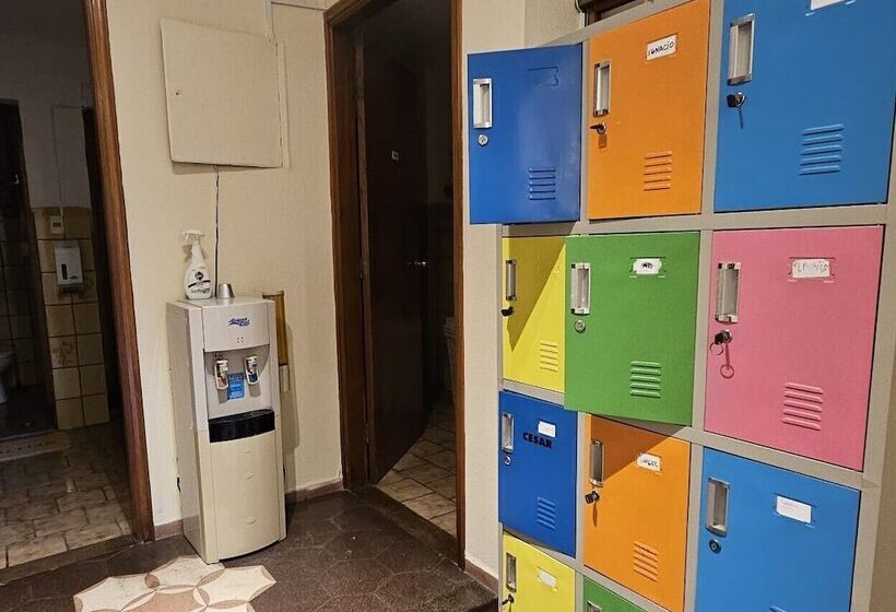 پانسیون Montevideo Hostel