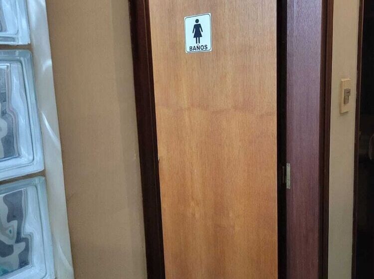 پانسیون Montevideo Hostel