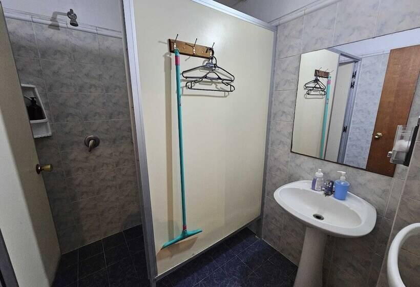 پانسیون Montevideo Hostel