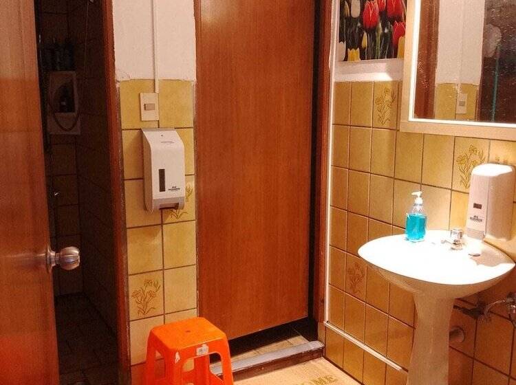 پانسیون Montevideo Hostel