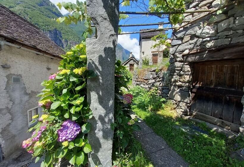 펜션 Room In Guest Room   Cavergno   Casa Coerente