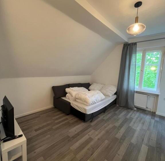 تختخواب و صبحانه King David Garden