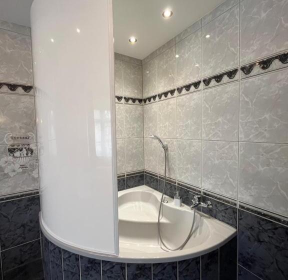 تختخواب و صبحانه King David Garden