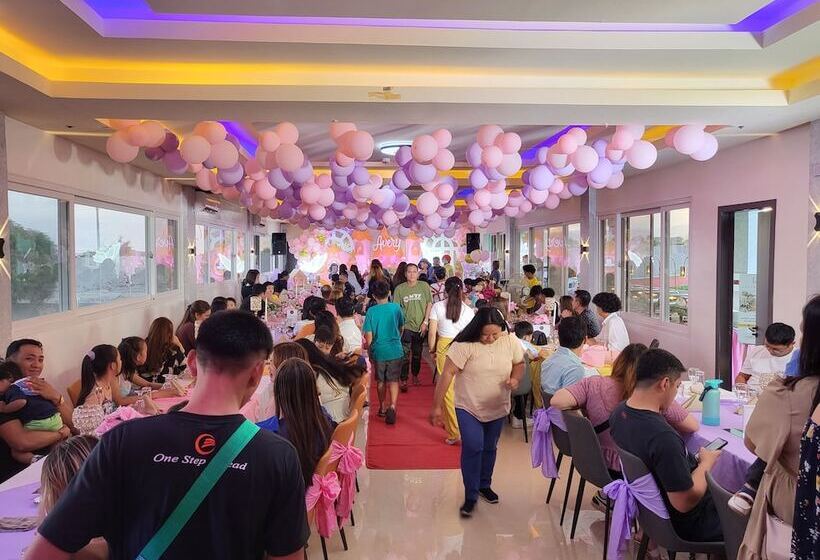 Blue Hotel And Resort