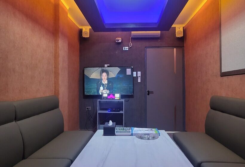 Blue Hotel And Resort