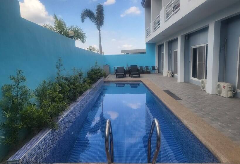 Blue Hotel And Resort